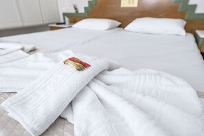 家庭开间 | 客房内保险箱、遮光窗帘、免费 WiFi、床单