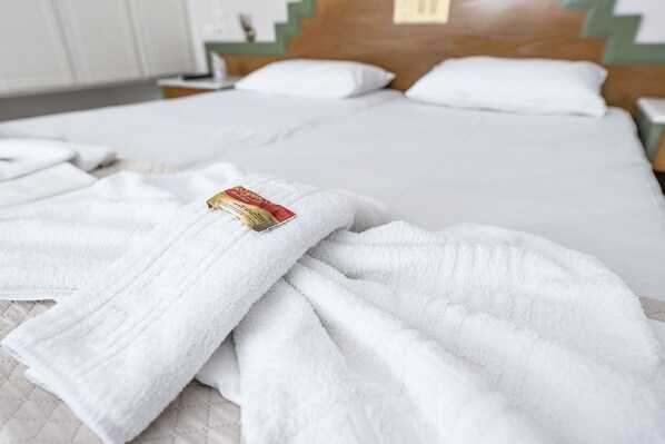 Estudio familiar | Caja de seguridad en la habitación, cortinas blackout y wifi gratis 