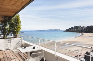 Quarto panorâmico, vista parcial para o mar | Vista do quarto