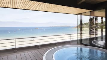 Couples treatment rooms, sauna, hot tub, steam room, body treatments