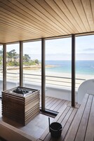 Salas para tratamentos a dois, sauna seca, banheira de hidromassagem