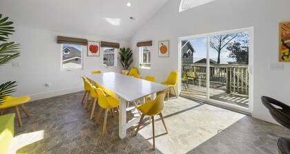 Unique 6 Bedroom Lakeview Home with Roof Terrace