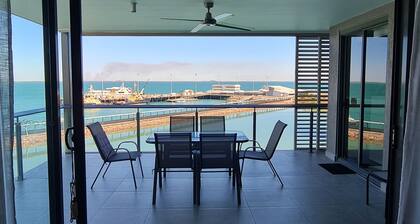 Luxury Oceanfront Escape. Stay where the city meets the sea.
2.5 BR, 2 BTH