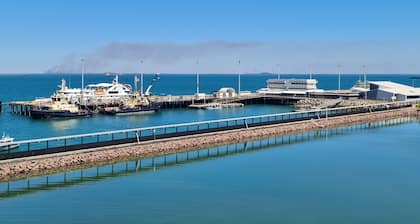 Luxury Oceanfront Escape. Stay where the city meets the sea.
2.5 BR, 2 BTH