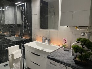 Apartment (Two bedroom apartment) | Badezimmer