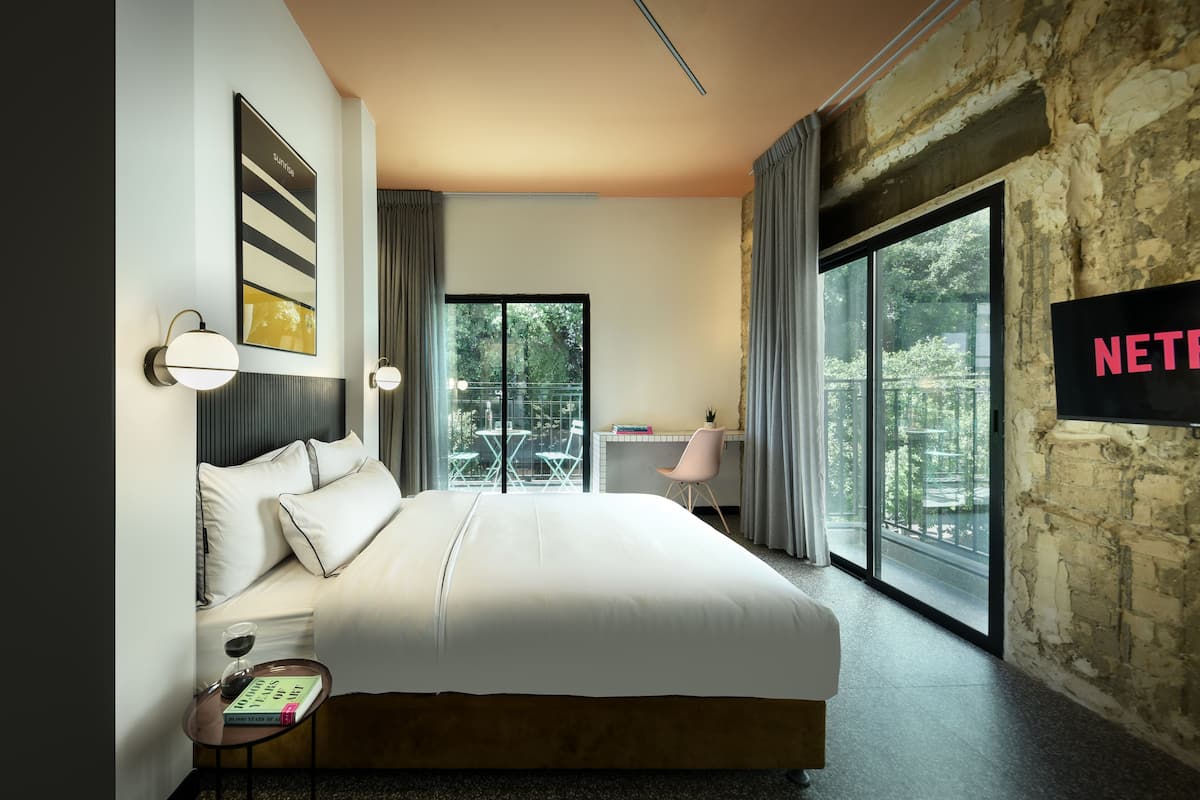 Suite with Two Balconies | Individually decorated, individually furnished, desk, laptop workspace