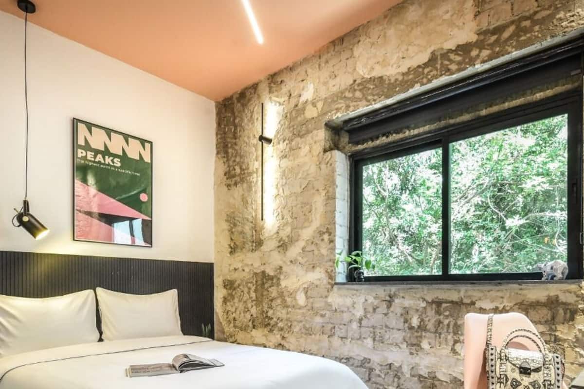 Standard Studio | Individually decorated, individually furnished, desk, laptop workspace