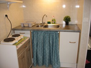 Fridge, microwave, stovetop, coffee/tea maker