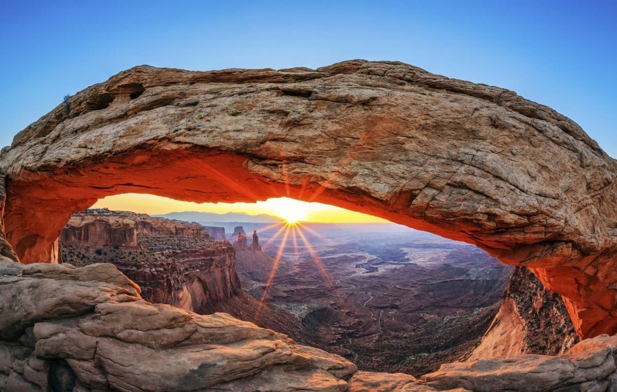 Escape to Nature's Bliss! Complimentary Breakfast, Pool, and Hot Tub!