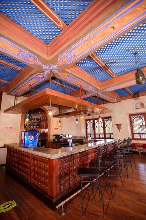 5 Bars/Lounges, Poolbar, Strandbar