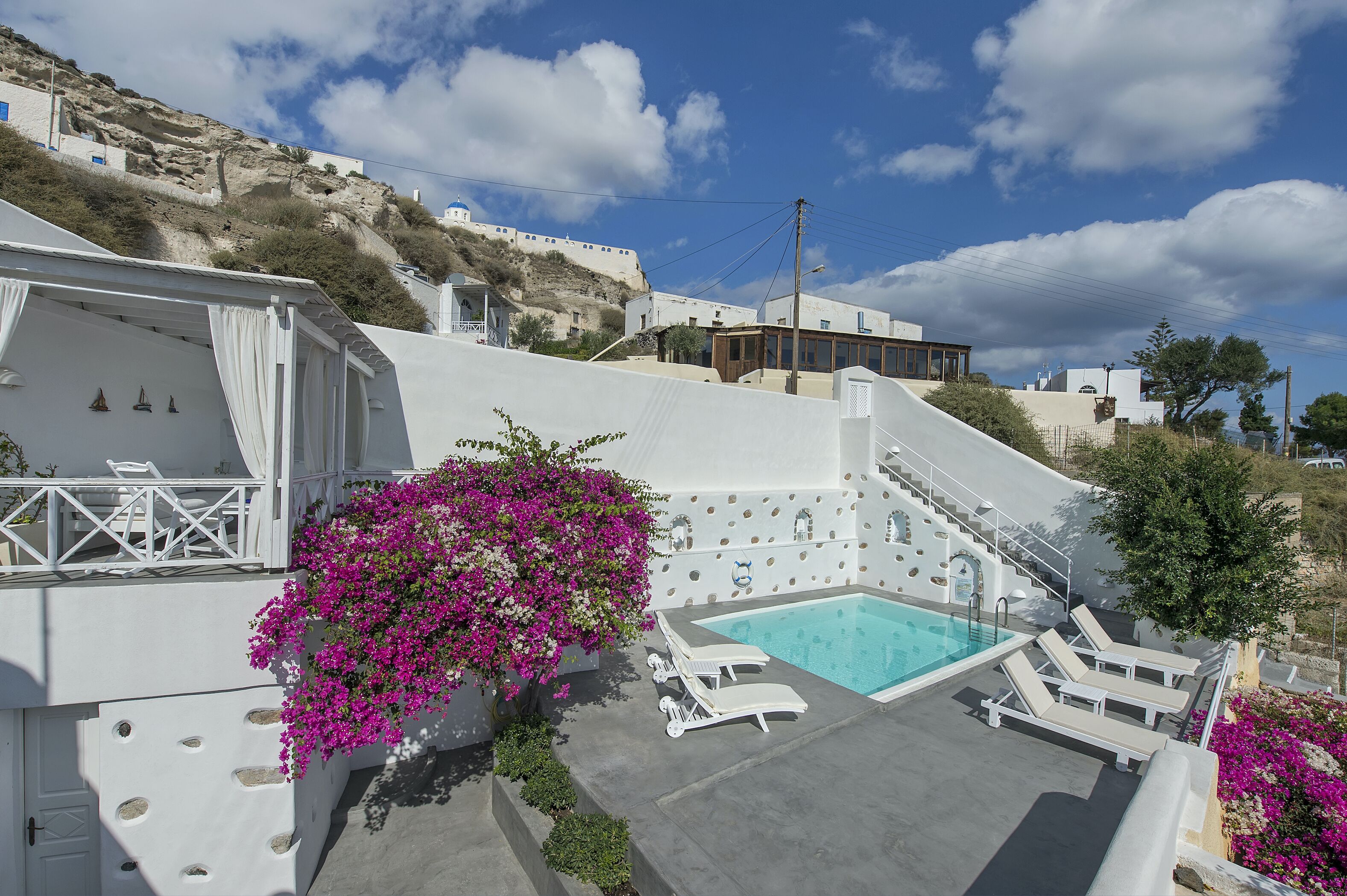 Spacious 3-bed Villa With Private Pool in Pyrgos