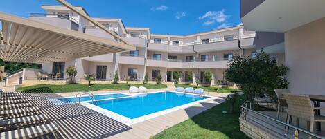 Seasonal outdoor pool, pool loungers