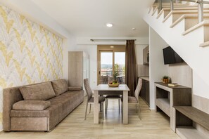 Deluxe Suite | Living area