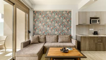 Family Suite | Living area | 40-inch Smart TV with satellite channels, TV