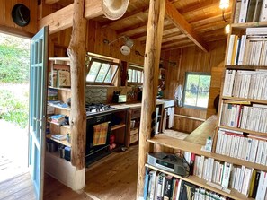 ثلاجة، فرن، موقد طهي مسطح، غسالة أطباق