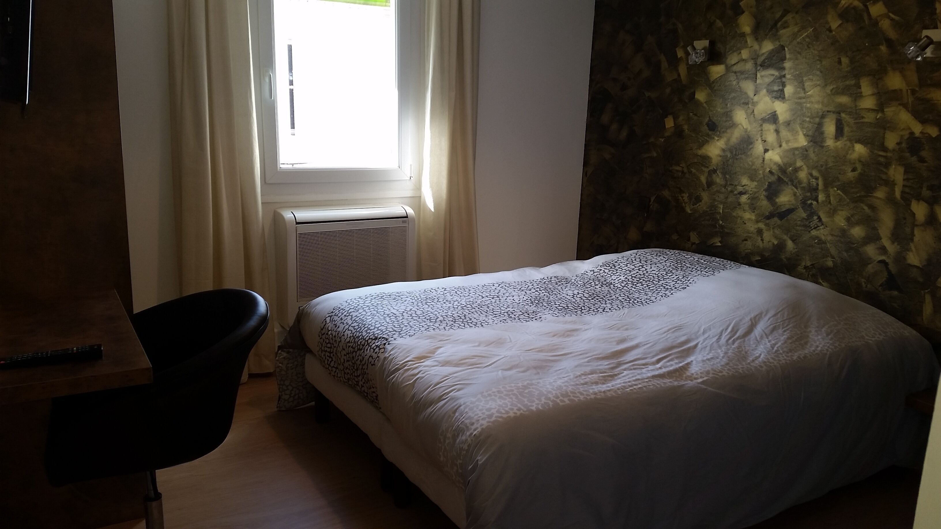 In-room safe, free WiFi, bed sheets