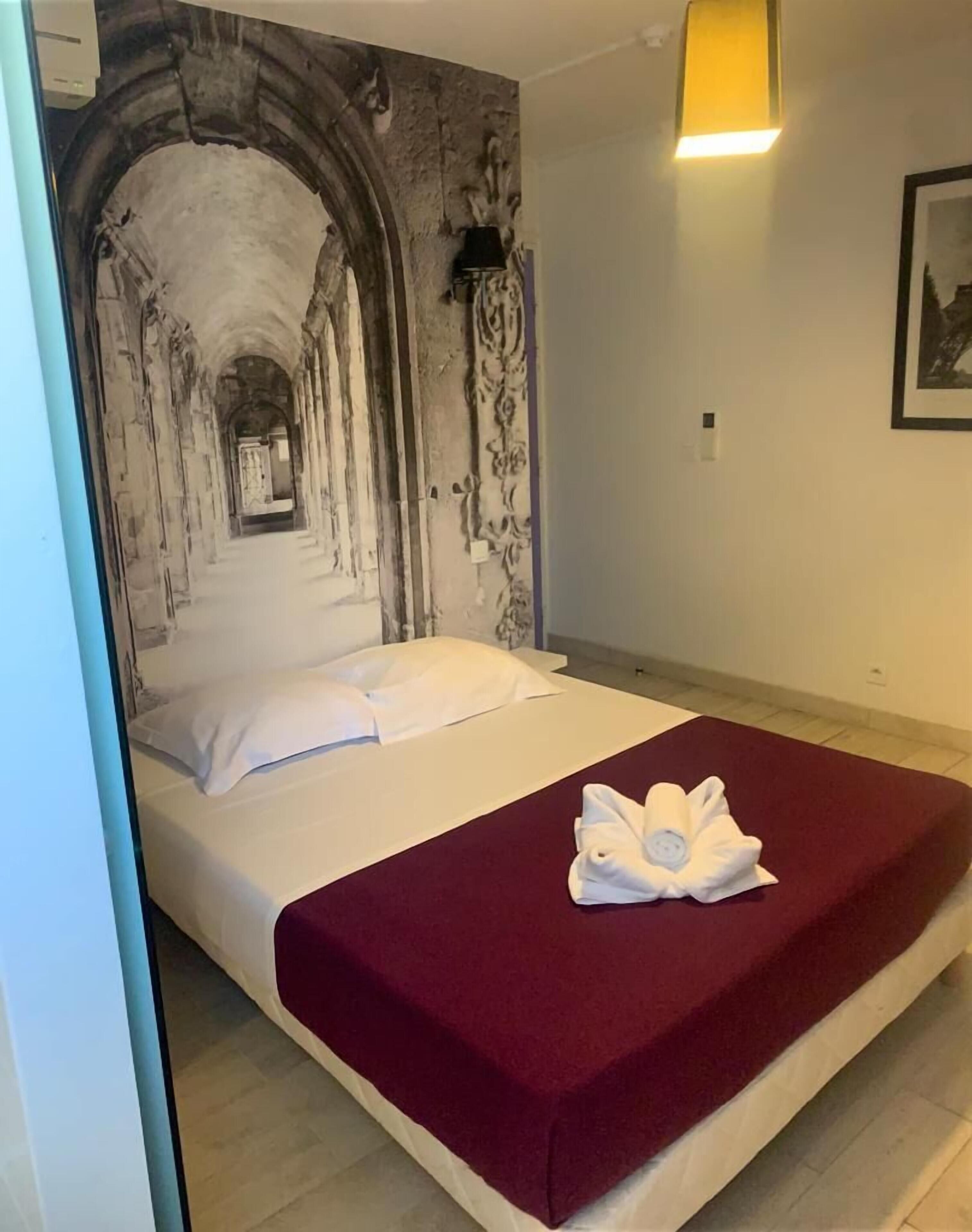 In-room safe, free WiFi, bed sheets