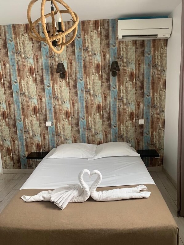 Caja de seguridad en la habitación, wifi gratis y ropa de cama