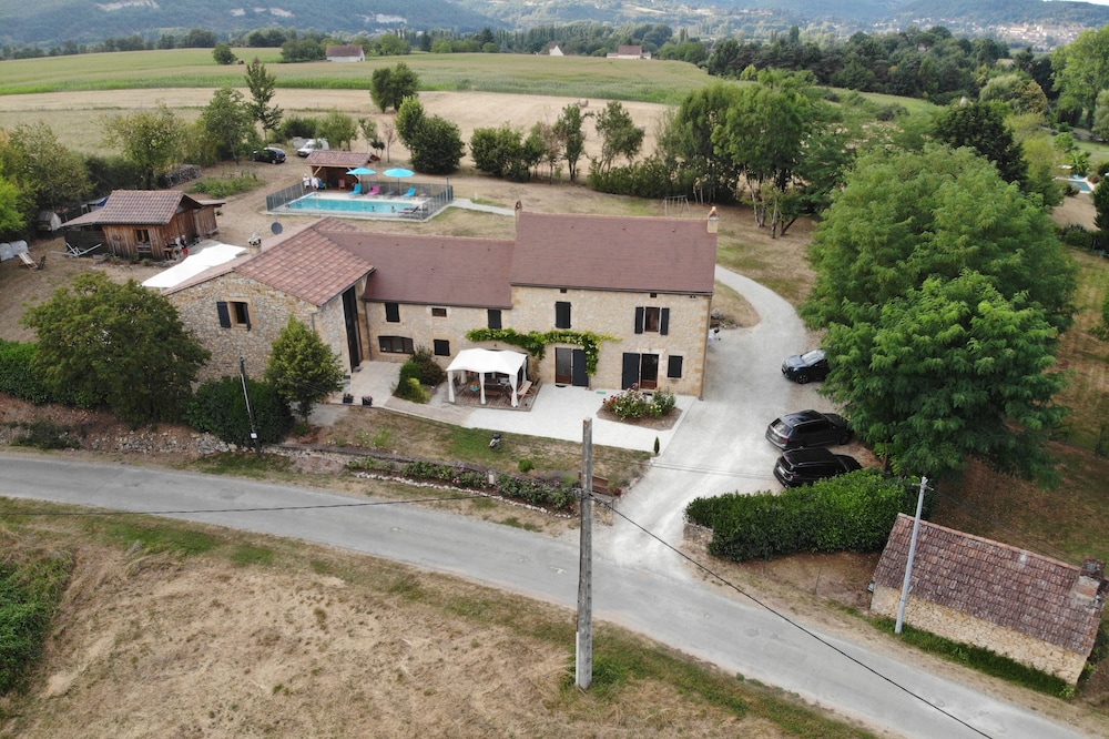 Property in the heart of the Périgord noir in the countryside ideal for a family stay