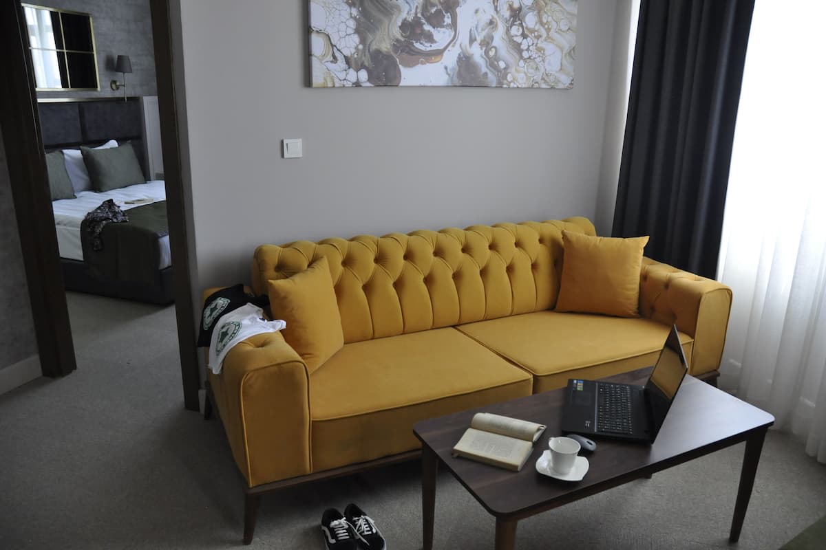 Corner Suite | Egyptian cotton sheets, premium bedding, free minibar, laptop workspace