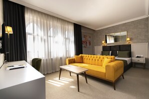 Family Suite | Egyptian cotton sheets, premium bedding, free minibar, laptop workspace - Connect Thermal Hotel (Kahramankazan)