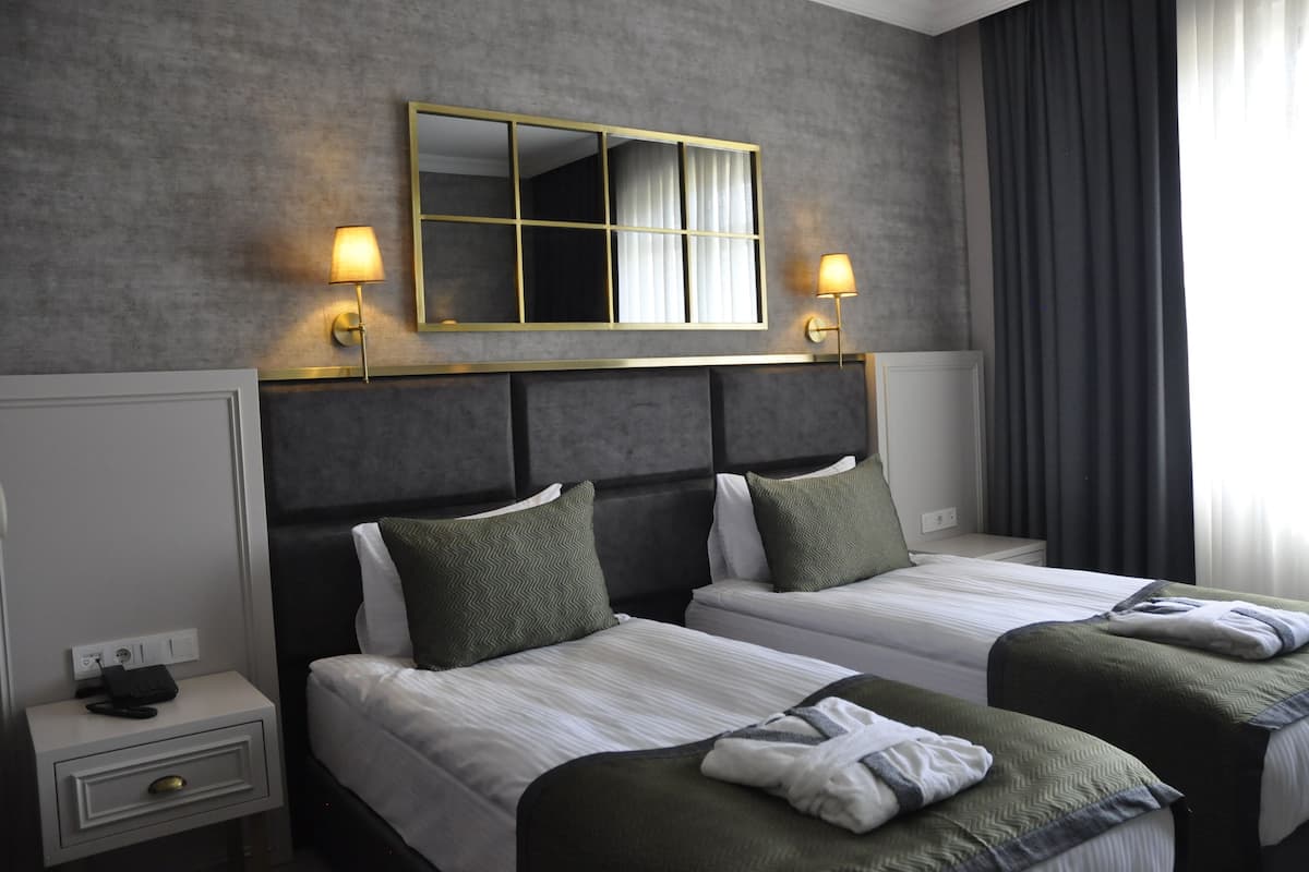 Egyptian cotton sheets, premium bedding, free minibar, laptop workspace