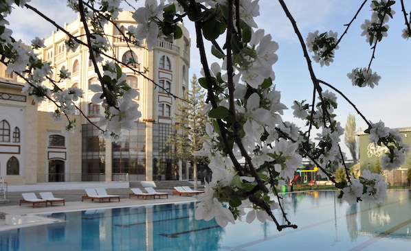 Indoor pool, outdoor pool