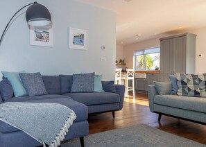 Unclassified image, 3 of 25, button - 38 Venn Park (Dartmouth)