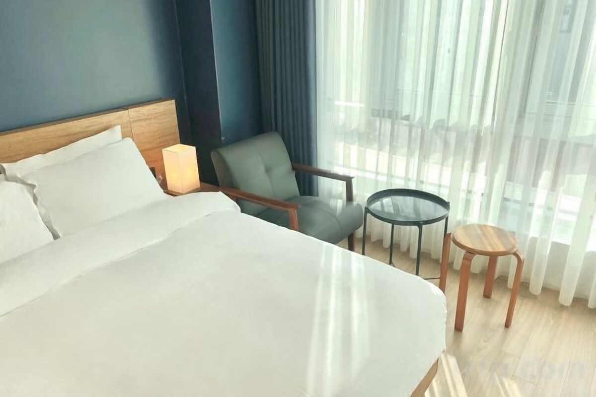 WiFi (free), bed sheets
