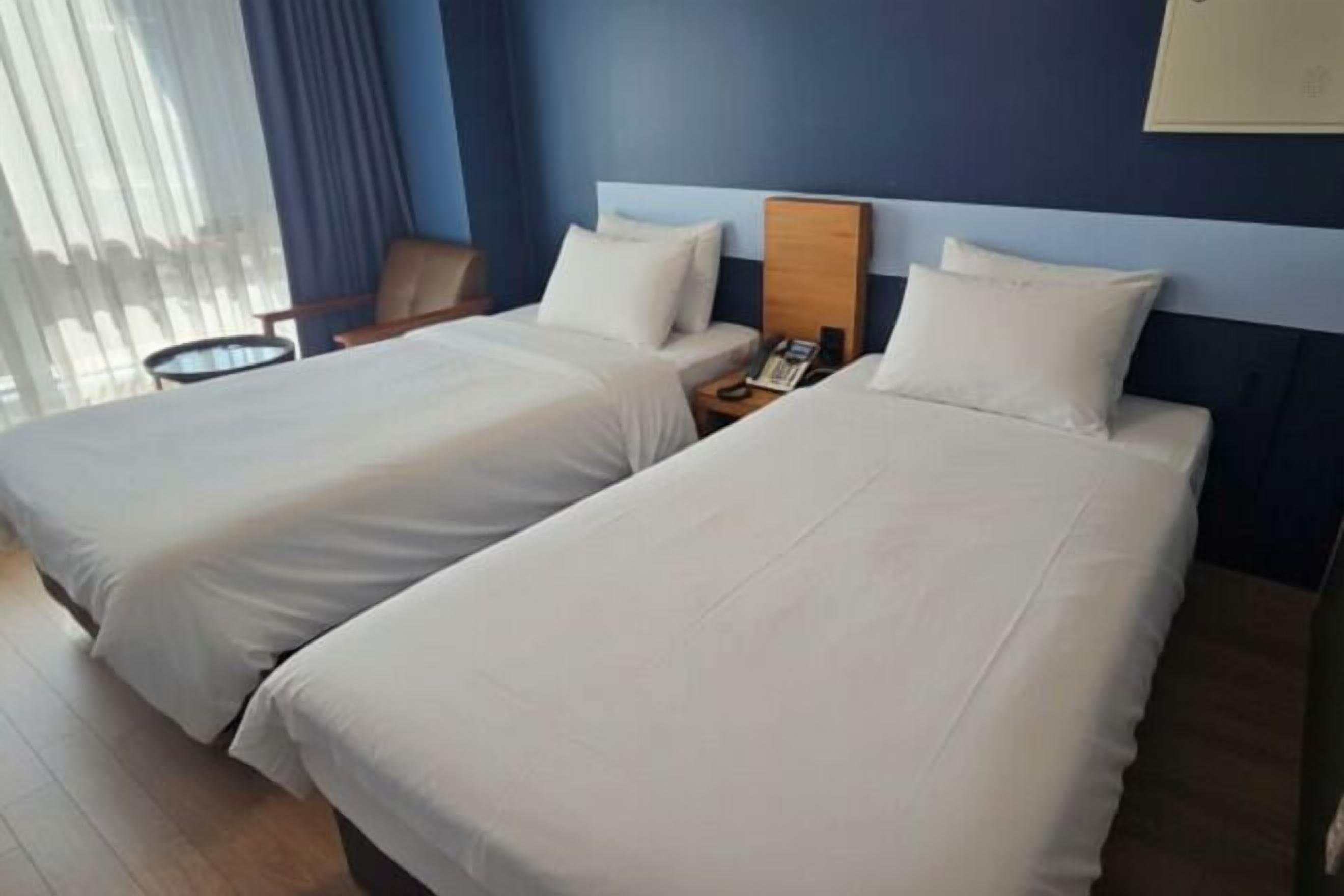 WiFi (無料)、ベッドシーツ