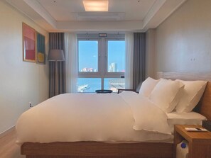 Deluxe Double Room, 1 Double Bed, Lake View | Free WiFi, bed sheets - Chungchoho Best Hotel (Sokcho)