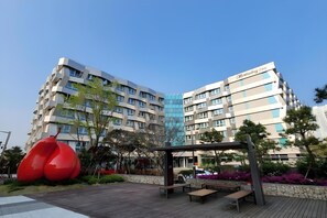 View from property - Chungchoho Best Hotel (Sokcho)