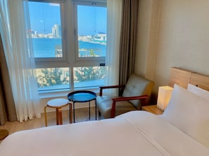 Deluxe Double Room, 1 Double Bed, Lake View | Free WiFi, bed sheets - Chungchoho Best Hotel (Sokcho)
