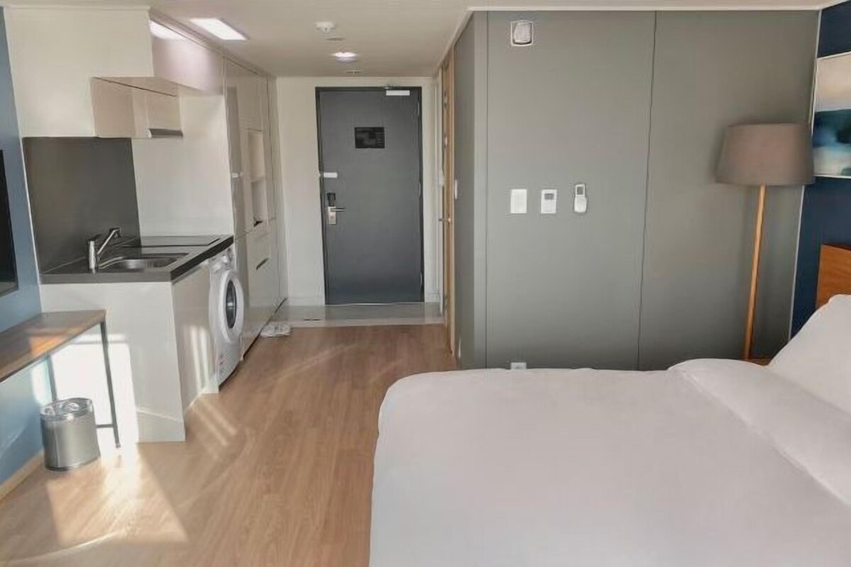 WiFi (free), bed sheets