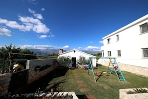 AuĂen-Kinderspielplatz