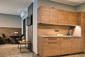 Superior-Apartment | Hochwertige Bettwaren, Select-Comfort-Betten, Schreibtisch