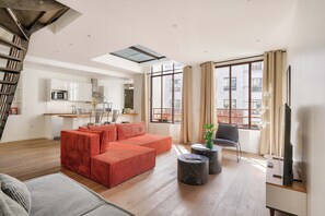 TV, offices - Amazing loft between Le Marais and Bastille (Paris)