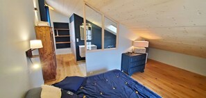 4 chambres, bureau, chambres insonorisées, fer et planche à repasser