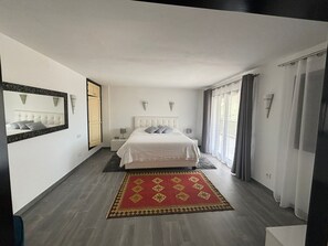 5 sovrum, skrivbord och gratis wi-fi