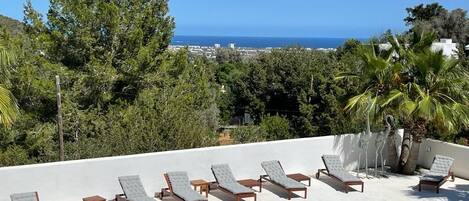 Piscina coberta i piscina a l'aire lliure