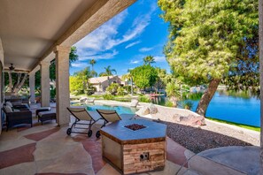 Terrace/patio - Gorgeous Lakefront Paradise w/ Pool & Views (Chandler)