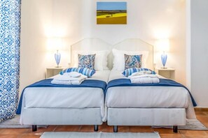 Roupas de cama premium, Wi-Fi de cortesia, roupa de cama