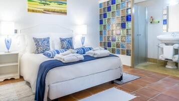 Peralatan tempat tidur premium, Wi-fi percuma, cadar katil