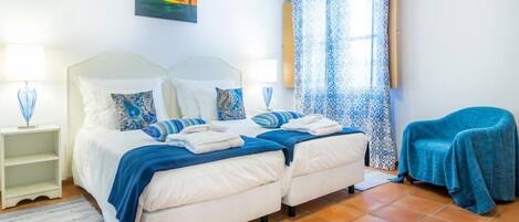 Literie de qualité supérieure, Wi-Fi gratuit, draps fournis