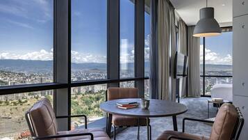 Junior Double Room, 1 King Bed | Premium bedding, memory foam beds, minibar, in-room safe