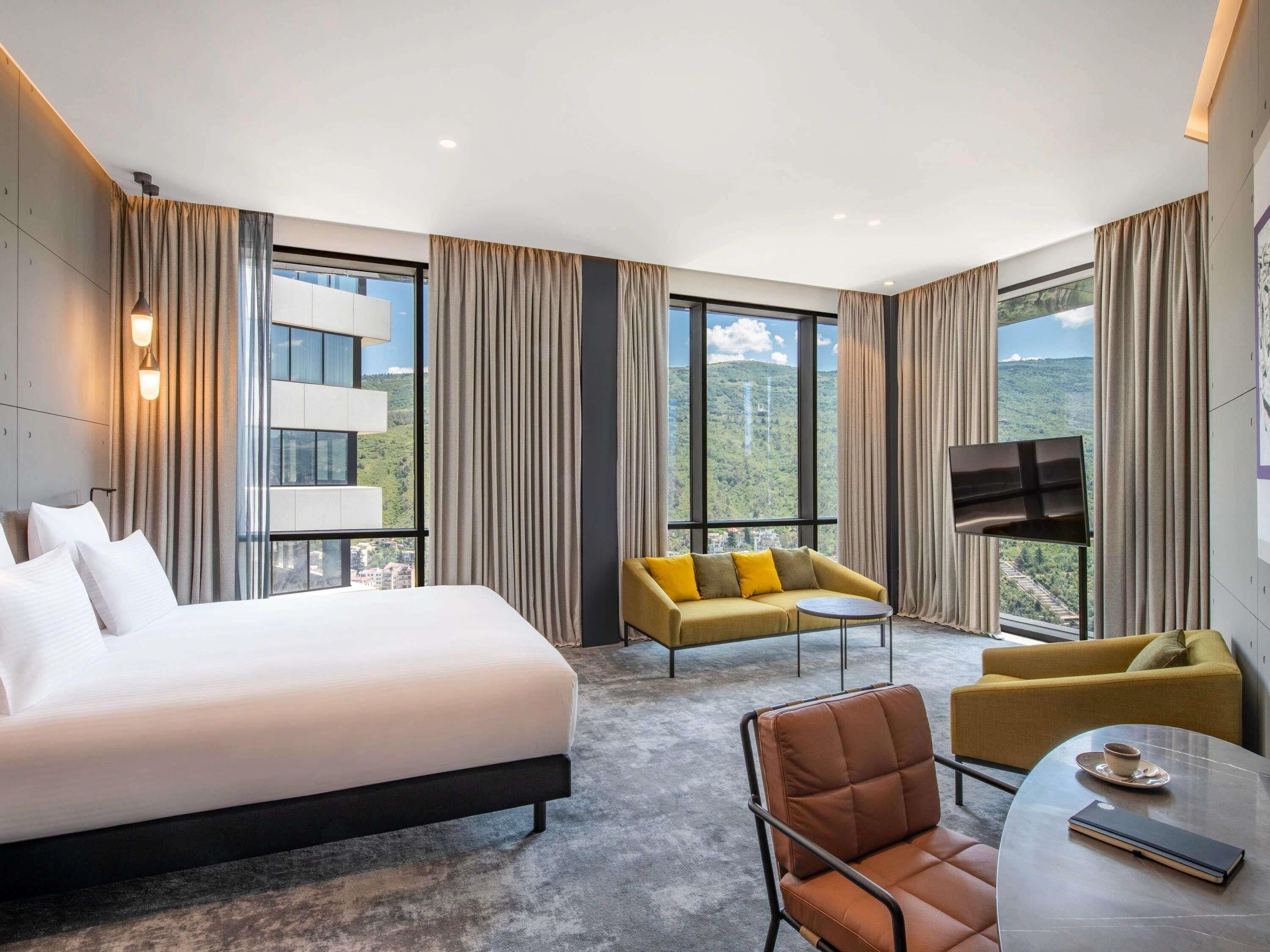 Suite | Ropa de cama de alta calidad, camas con efecto memoria y minibar 