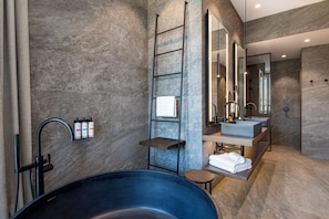 Suite | Bathroom