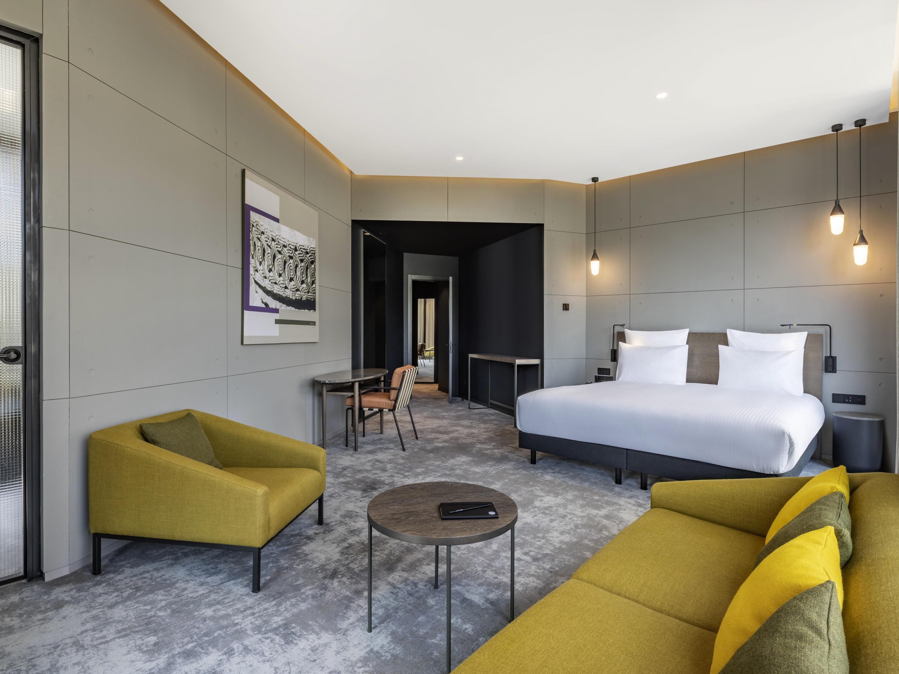 Suite | Premium bedding, memory foam beds, minibar, in-room safe