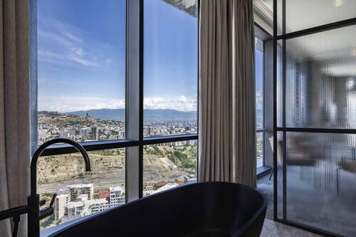 Habitació doble júnior, 1 llit de matrimoni gran | Roba de llit d'alta qualitat i matalassos d'escuma viscoelàstica