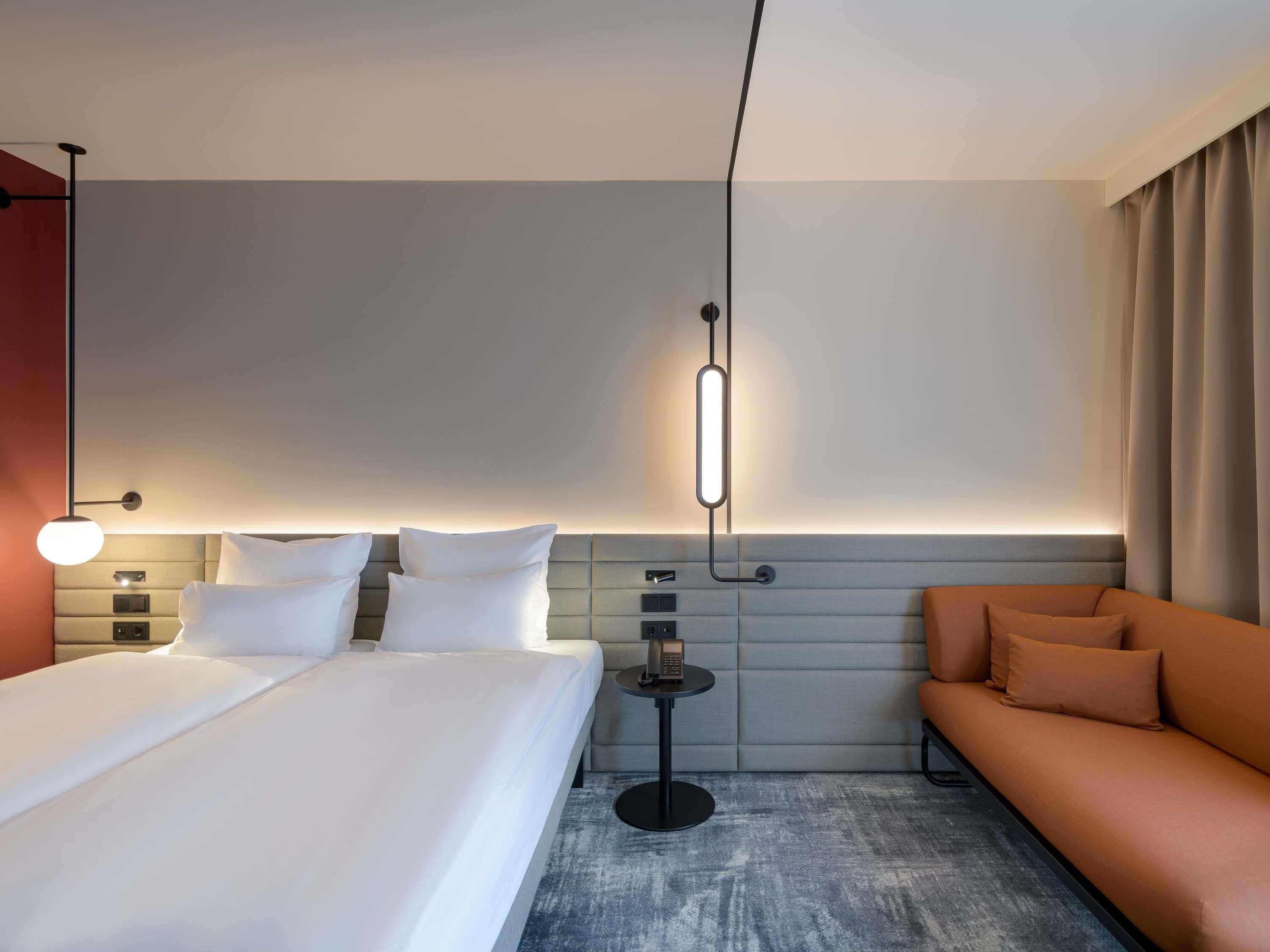 Superior Room, 1 Double Bed with Sofa (zwei getrennte Matratzen) | 防敏寢具、迷你吧、房內夾萬、手提電腦工作空間